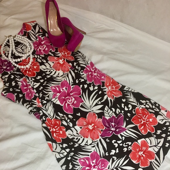 dressbarn Dresses & Skirts - Dress barn Woman Floral Print sheath dress
